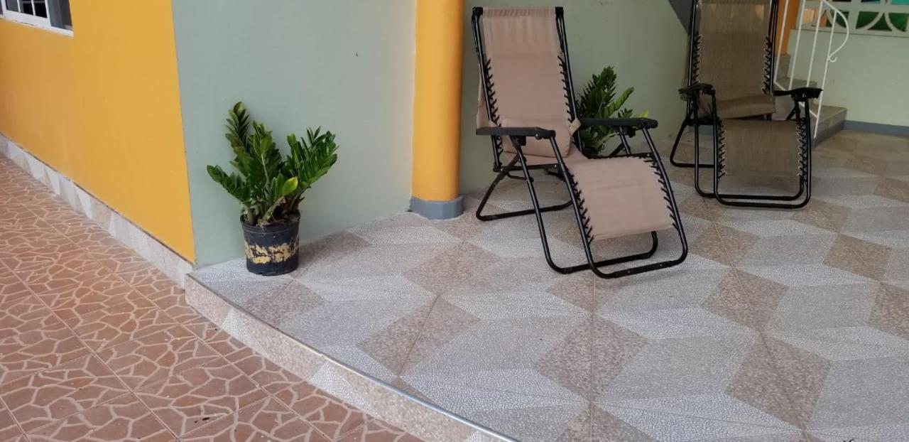 Chaudhry Holiday House מונטגו ביי מראה חיצוני תמונה