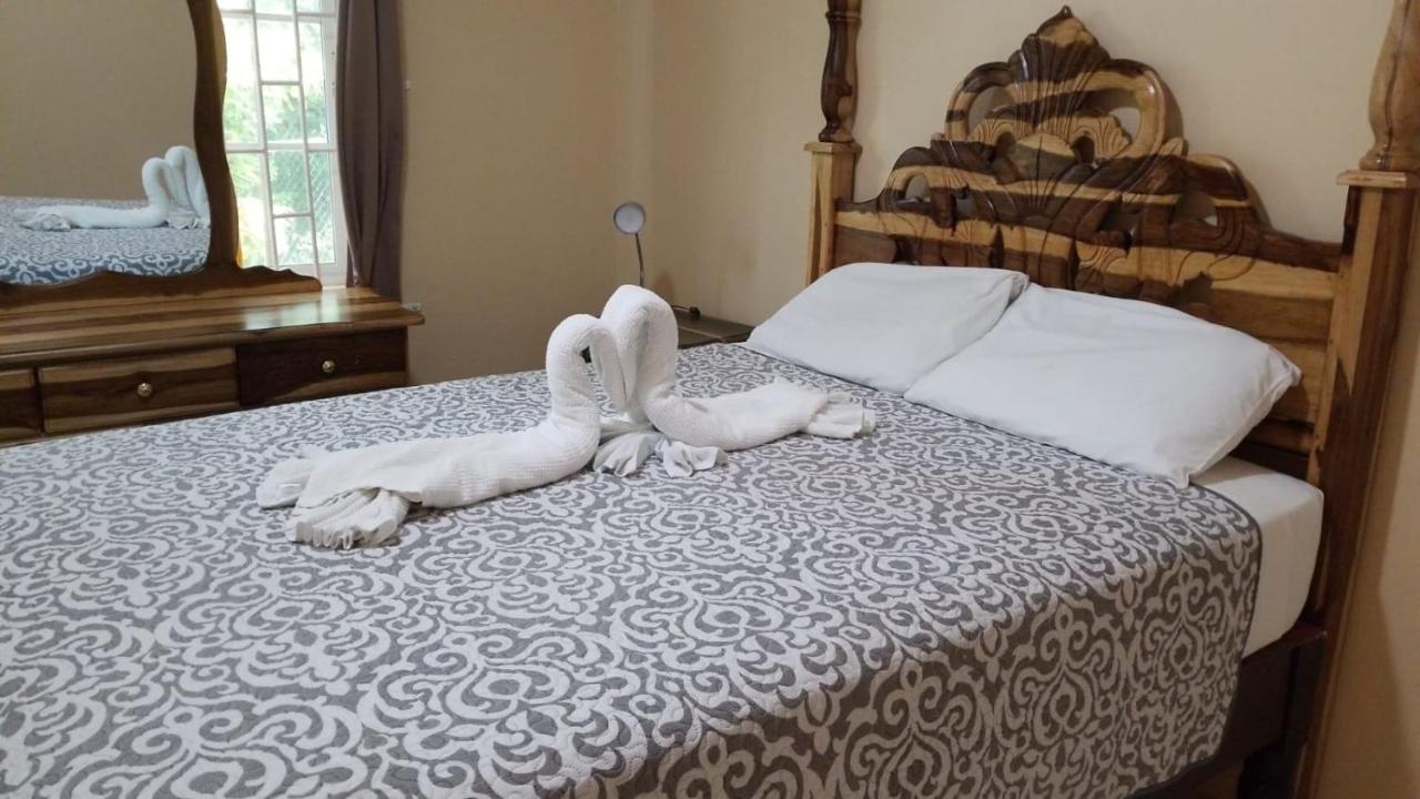 Chaudhry Holiday House מונטגו ביי מראה חיצוני תמונה