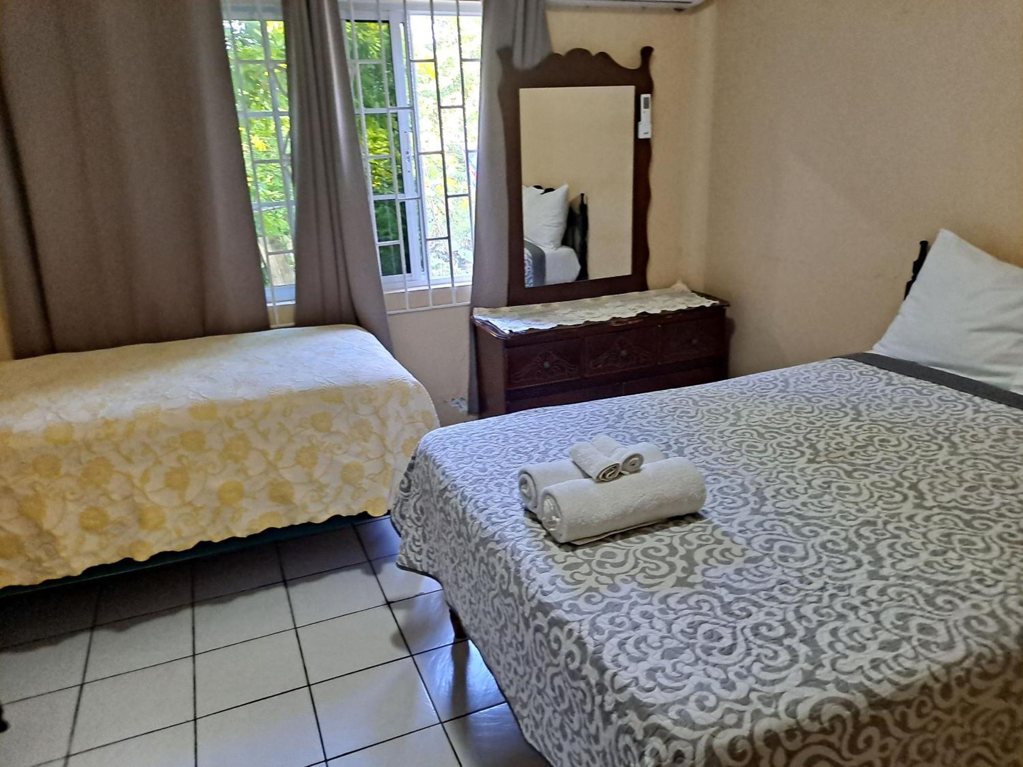 Chaudhry Holiday House מונטגו ביי מראה חיצוני תמונה